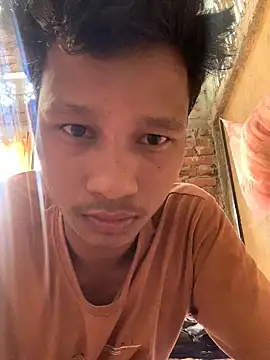 Snapshot of ShroveRising chatting on October 25, 2025, 4:31 am ShroveRising online show from October 25, 2025, 4:31 am