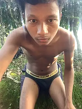 Snapshot of ShroveRising chatting on November 3, 2025, 8:59 am ShroveRising online show from November 3, 2025, 8:59 am