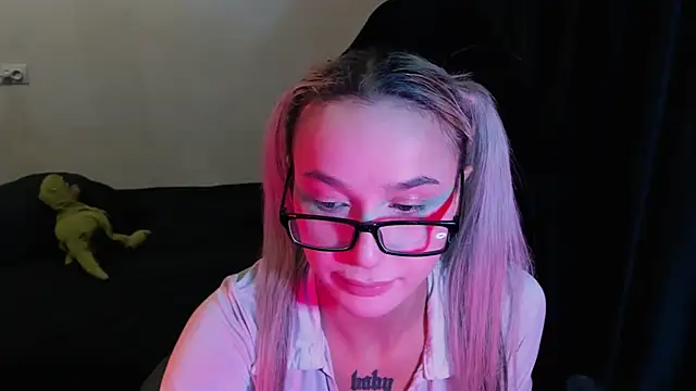 MilaAsh online show from February 20, 2026, 5:37 am