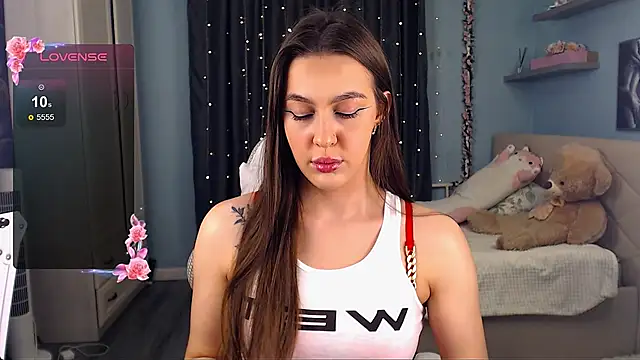 Doll Jasmine  online show from November 8, 2025, 9:46 pm