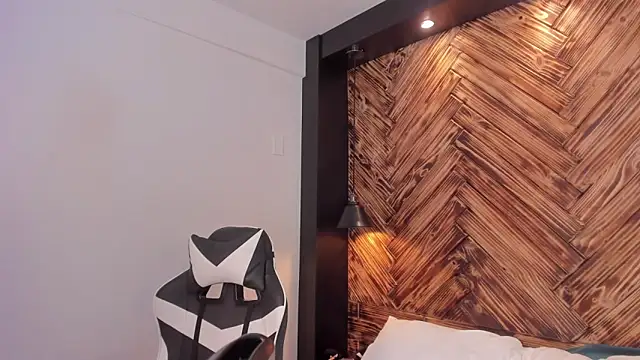 emma collson online show from October 29, 2025, 11:17 pm