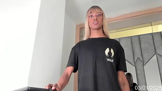 Snapshot of Doll_Isaa chatting on January 3, 2025, 4:16 pm Doll Isaa online show from January 3, 2025, 4:16 pm