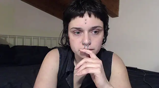 Snapshot of kinkyspirali chatting on December 24, 2024, 9:44 pm kinkyspirali online show from December 24, 2024, 9:44 pm