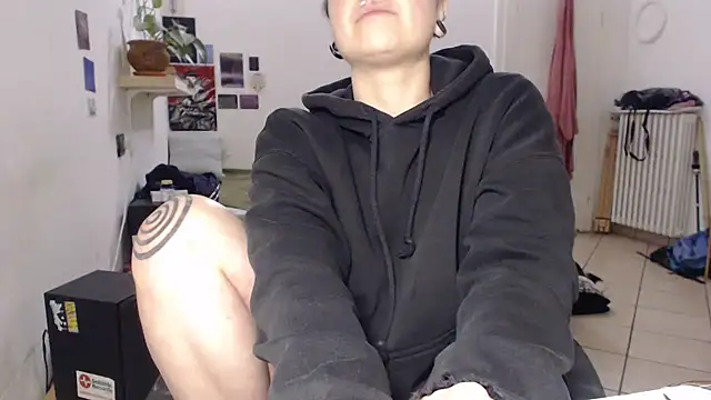 Snapshot of kinkyspirali chatting on March 16, 2025, 9:37 pm kinkyspirali online show from March 16, 2025, 9:37 pm