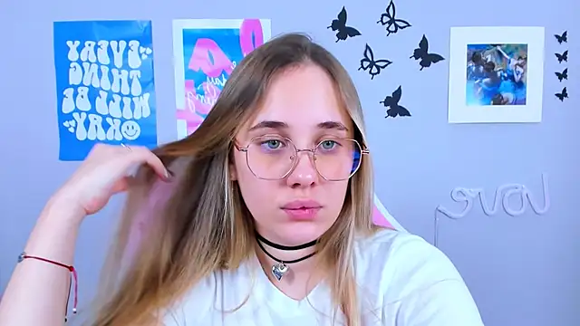 Snapshot of MiaMilas chatting on December 23, 2024, 7:49 am MiaMilas online show from December 23, 2024, 7:49 am