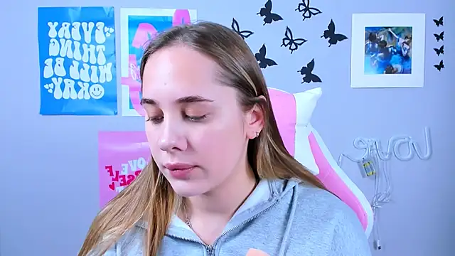 Snapshot of MiaMilas chatting on December 25, 2024, 4:33 am MiaMilas online show from December 25, 2024, 4:33 am