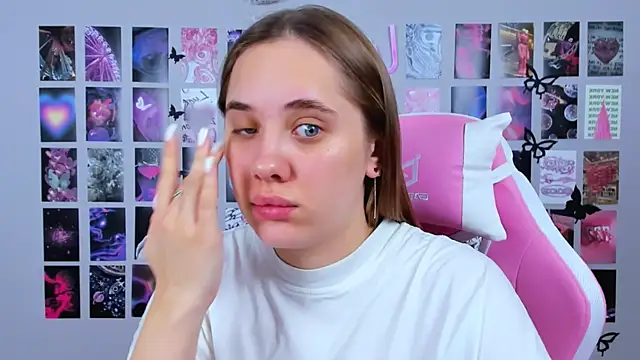 Snapshot of MiaMilas chatting on February 7, 2025, 5:10 am MiaMilas online show from February 7, 2025, 5:10 am