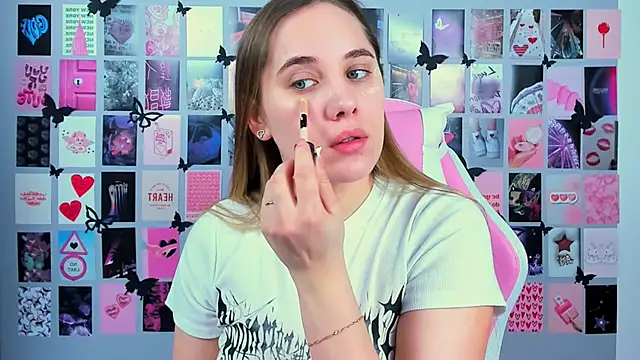 Snapshot of MiaMilas chatting on March 20, 2025, 5:02 am MiaMilas online show from March 20, 2025, 5:02 am