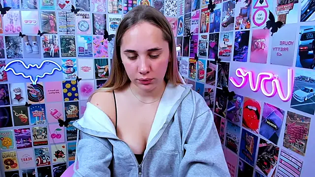 Snapshot of MiaMilas chatting on October 8, 2025, 7:22 pm MiaMilas online show from October 8, 2025, 7:22 pm