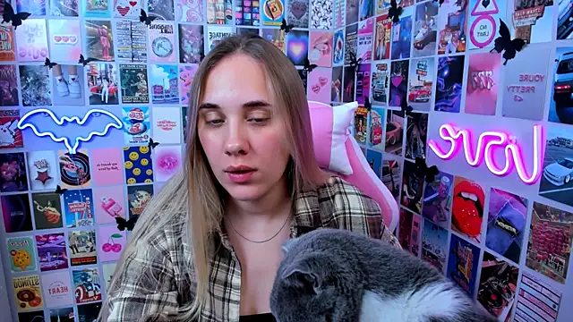 Snapshot of MiaMilas chatting on October 13, 2025, 3:56 pm MiaMilas online show from October 13, 2025, 3:56 pm