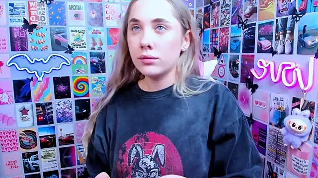 Snapshot of MiaMilas chatting on March 19, 2026, 3:49 pm MiaMilas online show from March 19, 2026, 3:49 pm