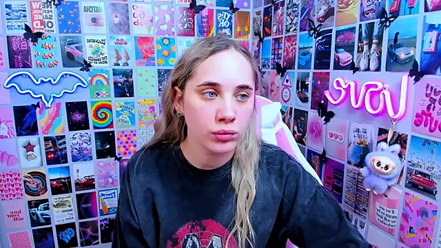 Snapshot of MiaMilas chatting on March 23, 2026, 2:54 pm MiaMilas online show from March 23, 2026, 2:54 pm