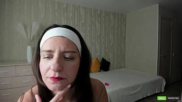 Snapshot of helentasty chatting on April 21, 2026, 10:32 am helentasty online show from April 21, 2026, 10:32 am
