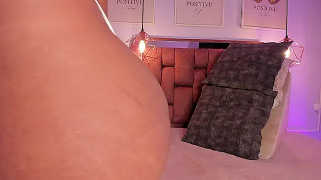 kristakinnky online show from March 27, 2026, 11:43 am