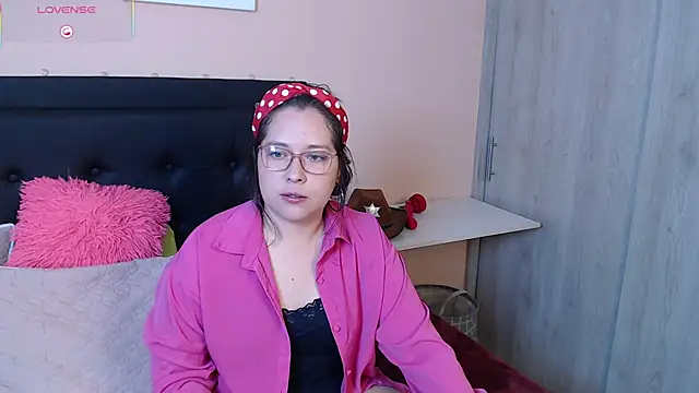 May Carlier online show from September 25, 2025, 11:30 pm