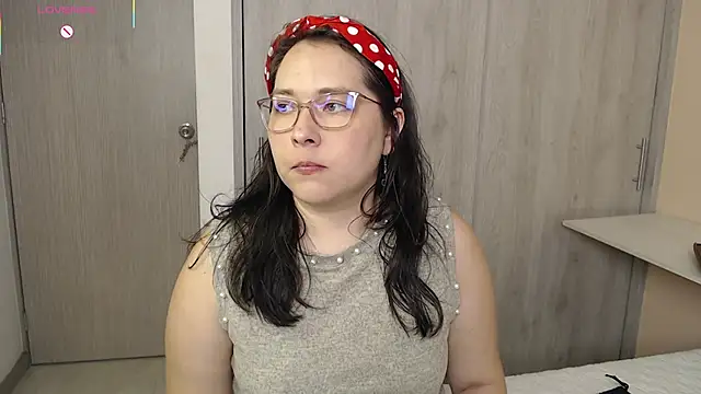 May Carlier online show from October 9, 2025, 9:24 pm