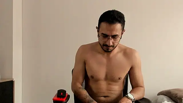 pablo-rincon95 online show from December 31, 2024, 8:12 pm