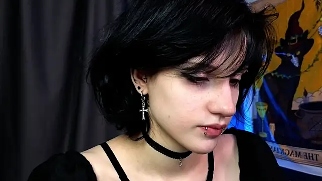 dark vamp  online show from December 18, 2024, 9:18 pm