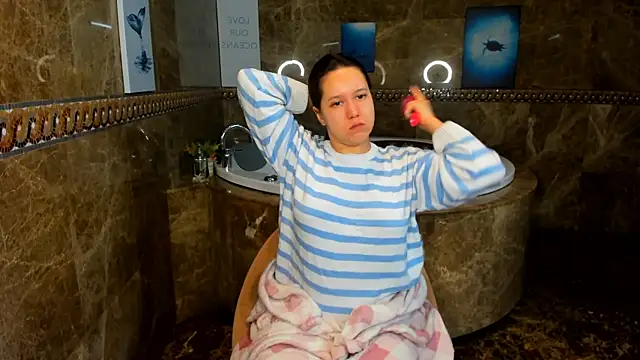 Mira Karter online show from December 5, 2024, 1:36 am