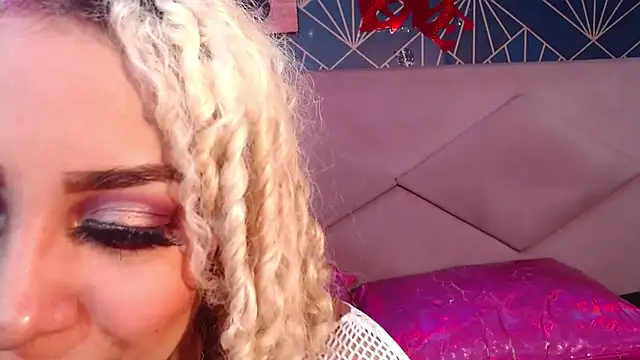 Lucy White   online show from February 24, 2025, 9:52 pm