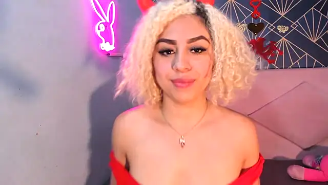 Lucy White   online show from March 15, 2025, 12:25 am