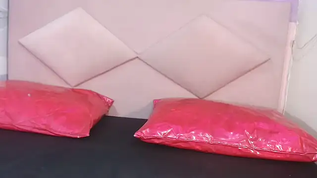 Lucy White   online show from March 17, 2025, 12:08 am