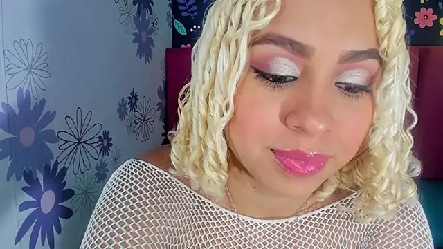 Lucy White   online show from October 6, 2025, 6:38 pm