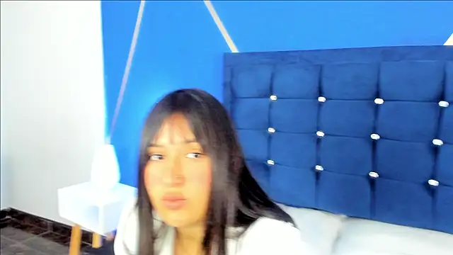 Snapshot of AndreaBlack chatting on February 18, 2025, 1:33 pm AndreaBlack online show from February 18, 2025, 1:33 pm