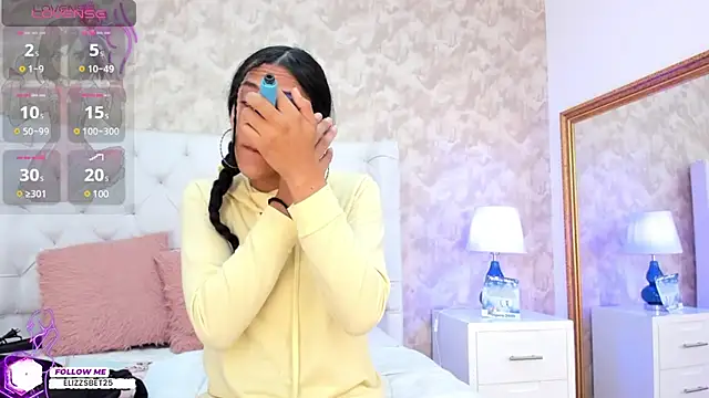 Snapshot of Eliza_Thaylor__ chatting on January 8, 2025, 12:26 pm Eliza Thaylor online show from January 8, 2025, 12:26 pm