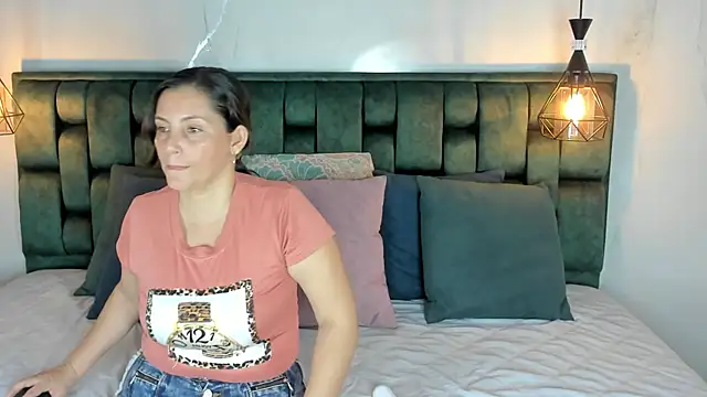 angelswets online show from February 9, 2025, 1:25 pm