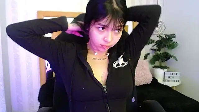 pettit courtny online show from October 31, 2025, 1:01 pm