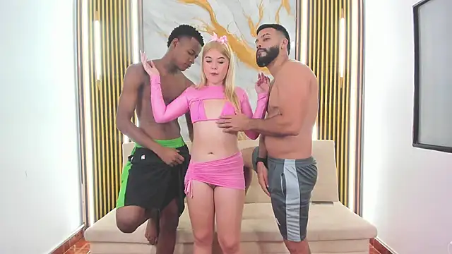 Snapshot of yez_hot_ggh chatting on November 15, 2025, 6:59 pm yez hot ggh online show from November 15, 2025, 6:59 pm