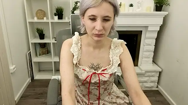 TaylorLunar online show from November 13, 2025, 12:59 pm