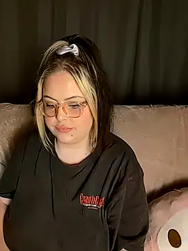 Snapshot of ChubbyBubs chatting on October 27, 2025, 4:44 pm ChubbyBubs online show from October 27, 2025, 4:44 pm