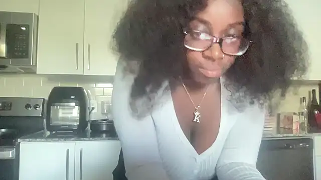 Snapshot of AveryJ99 chatting on March 21, 2025, 9:56 pm AveryJ99 online show from March 21, 2025, 9:56 pm