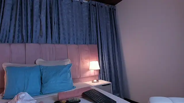 x milu online show from March 11, 2025, 5:35 pm