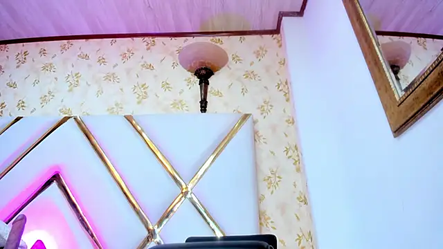 LaurenHu online show from January 11, 2025, 8:00 am