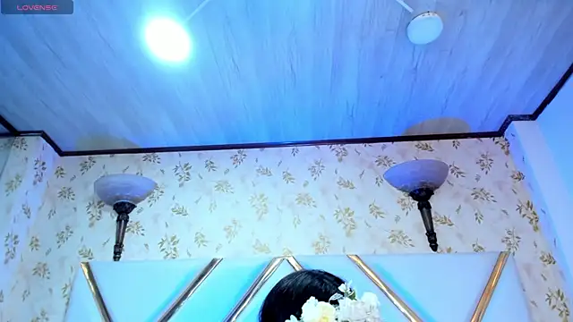 LaurenHu online show from March 22, 2025, 4:35 am