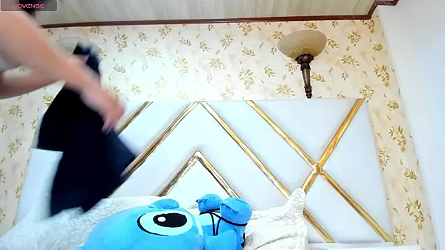 LaurenHu online show from March 23, 2025, 6:58 am