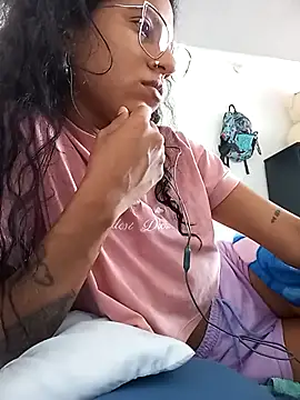 Karii-R online show from November 10, 2025, 1:21 pm