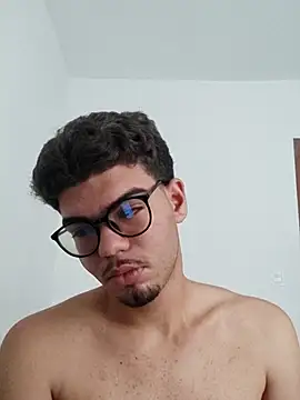 Snapshot of Edwardsky000 chatting on October 19, 2025, 10:16 am Edwardsky000 online show from October 19, 2025, 10:16 am