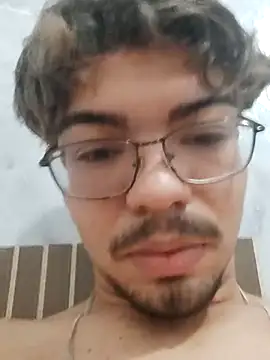 Snapshot of Edwardsky000 chatting on February 19, 2026, 8:16 pm Edwardsky000 online show from February 19, 2026, 8:16 pm