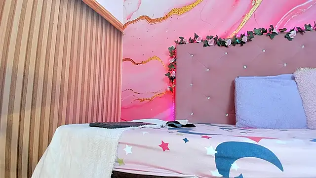 Taylor  cooper online show from February 18, 2025, 6:58 pm