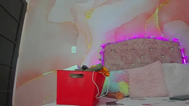 Taylor  cooper online show from September 23, 2025, 6:11 pm