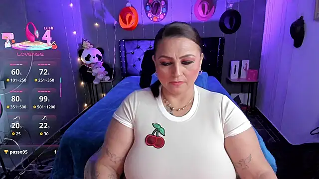 Ivonnee   online show from December 14, 2025, 2:39 am