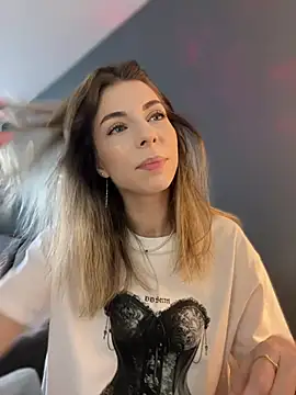 Mia Ethan online show from June 4, 2026, 7:14 am