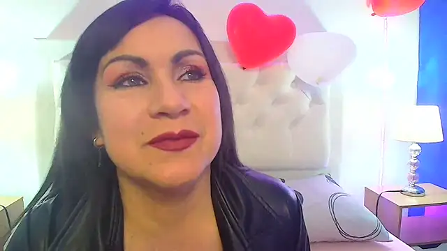 jescaoporto4 online show from February 25, 2025, 2:11 pm