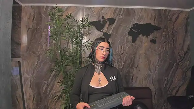 Snapshot of Alahia_Dangelo chatting on April 23, 2026, 5:15 pm Alahia Dangelo online show from April 23, 2026, 5:15 pm