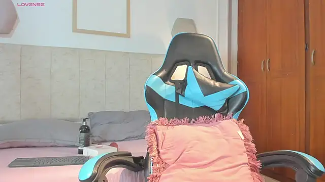  maria foxx  online show from April 9, 2026, 4:12 pm