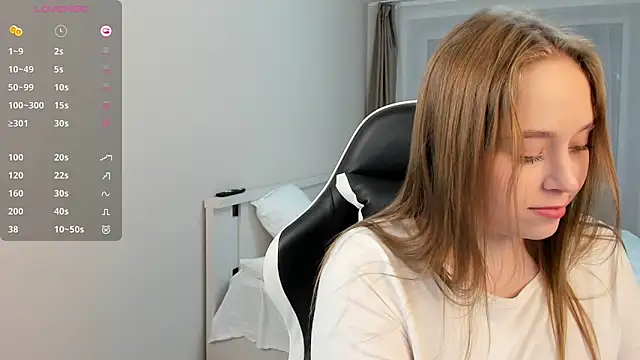 endlesssoffi online show from December 4, 2024, 10:19 pm